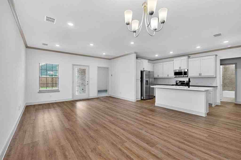 560 Oak Creek Dr - Photo 5 of 22