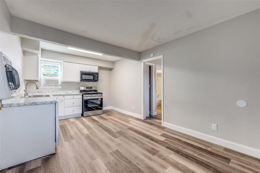 1001 W Elm St #201 - Photo 2 of 12