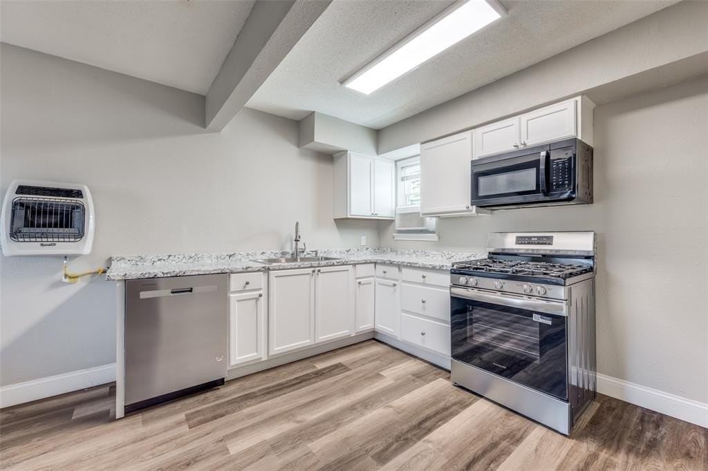 1001 W Elm St #201 - Photo 3 of 12