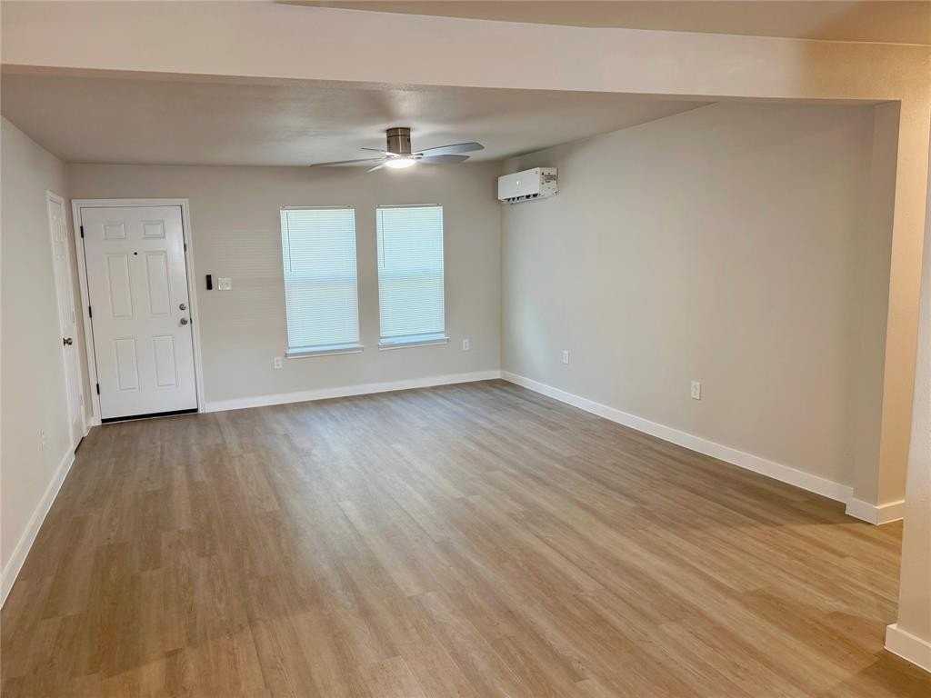 399 W Blackbourn St - Photo 4 of 17