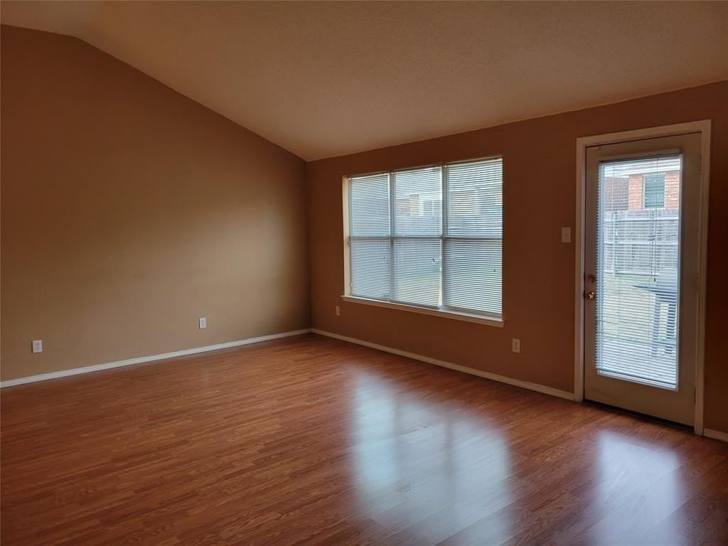 9220 Nightingale Dr - Photo 5 of 20