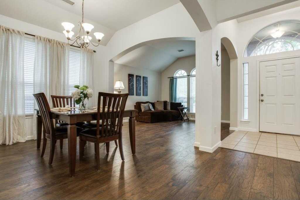 1100 Baker St - Photo 4 of 18