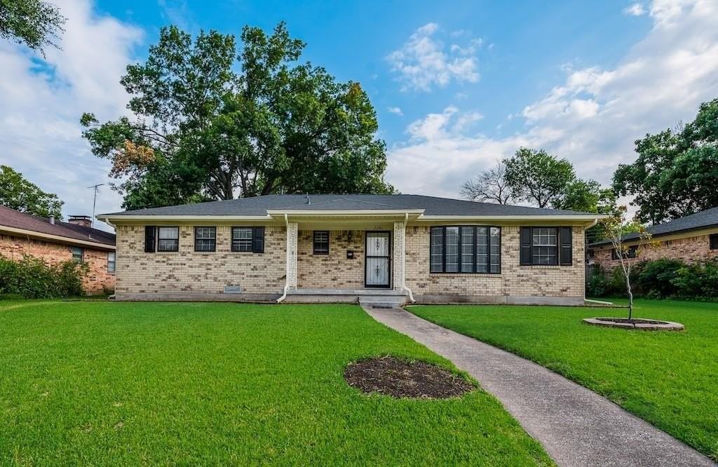 2240 Babalos Ln - Photo 2 of 25