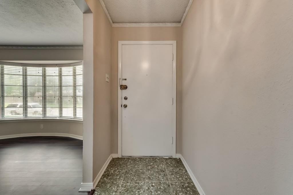 2240 Babalos Ln - Photo 3 of 25