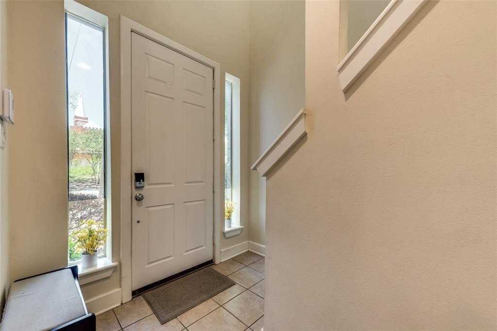 2718 Floyd St - Photo 4 of 25