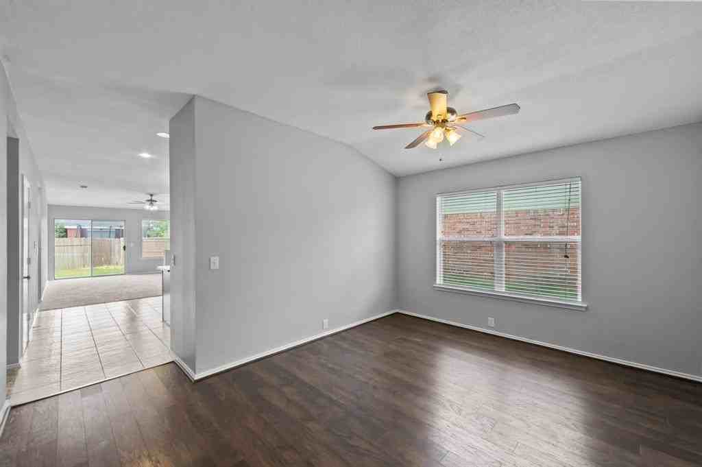 2449 Texoma Dr - Photo 3 of 26