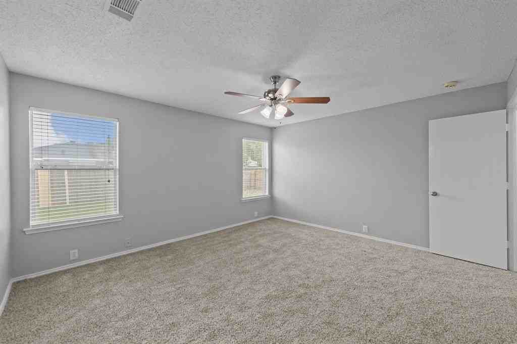 2449 Texoma Dr - Photo 4 of 26