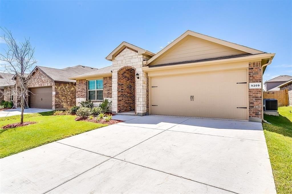 9209 Herringbone Dr - Photo 3 of 36