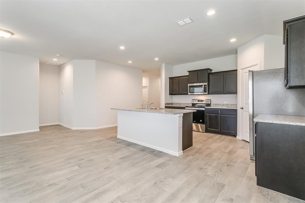 9209 Herringbone Dr - Photo 7 of 36