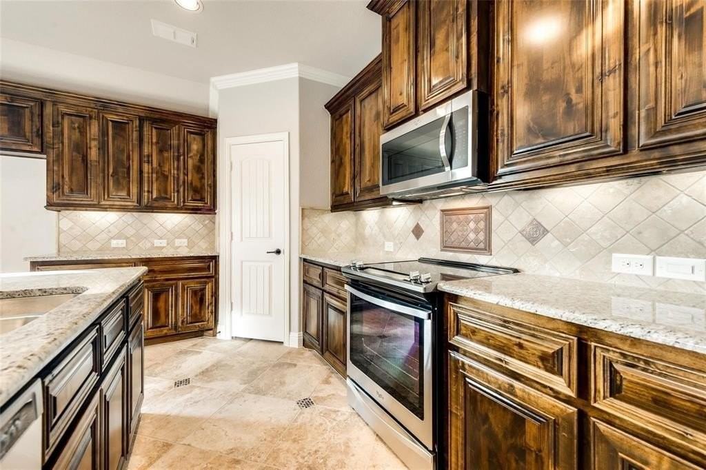 434 Bentley Dr - Photo 2 of 23