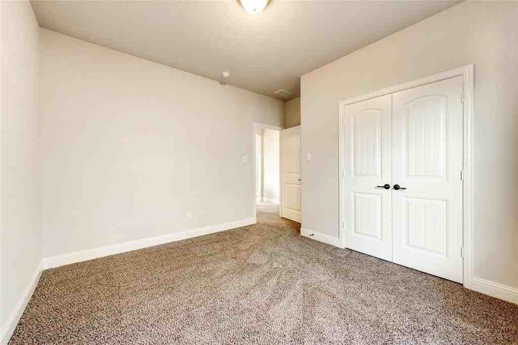 434 Bentley Dr - Photo 4 of 23