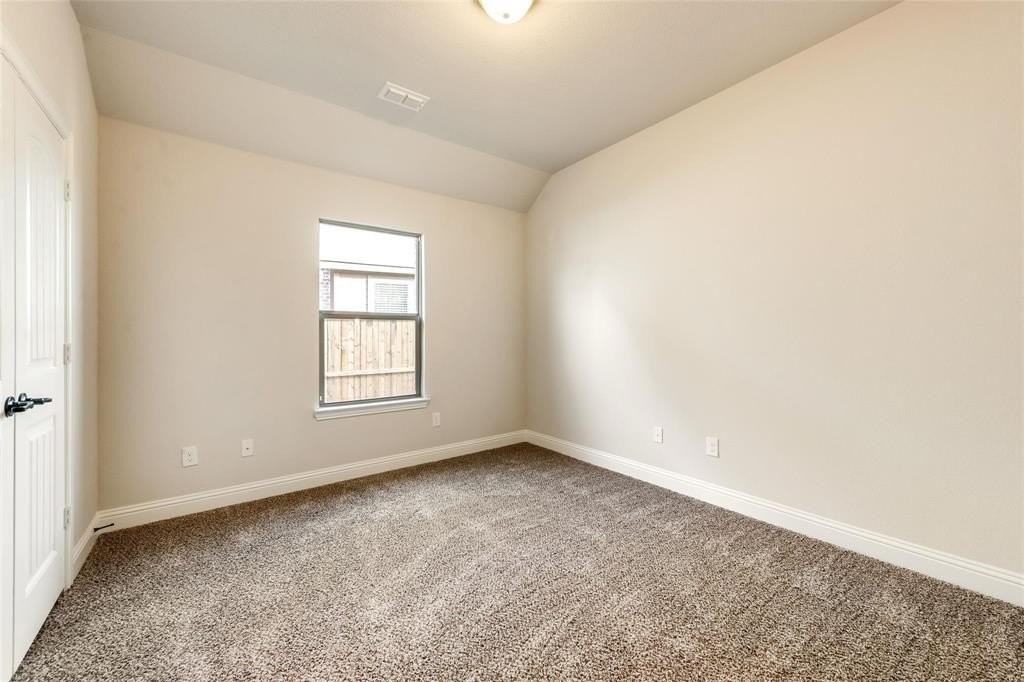 434 Bentley Dr - Photo 5 of 23