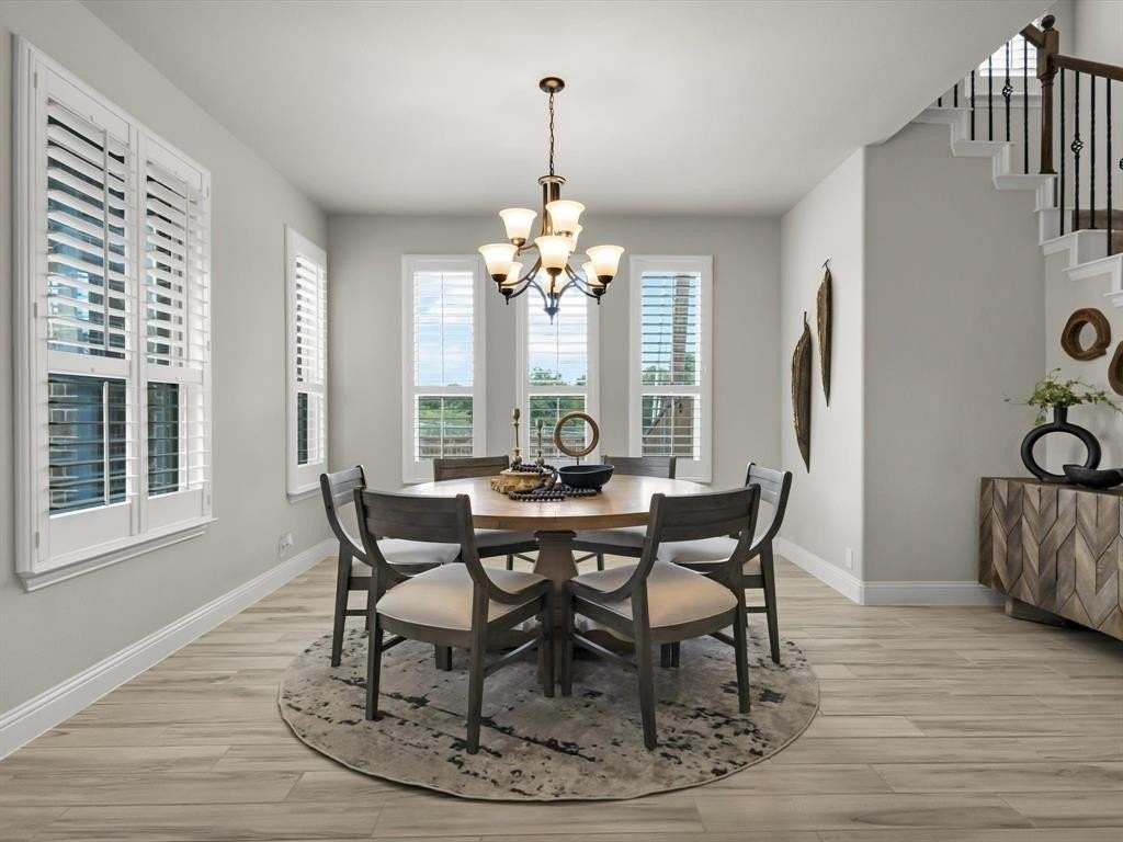 310 Hawthorn Drive - Photo 2 of 23