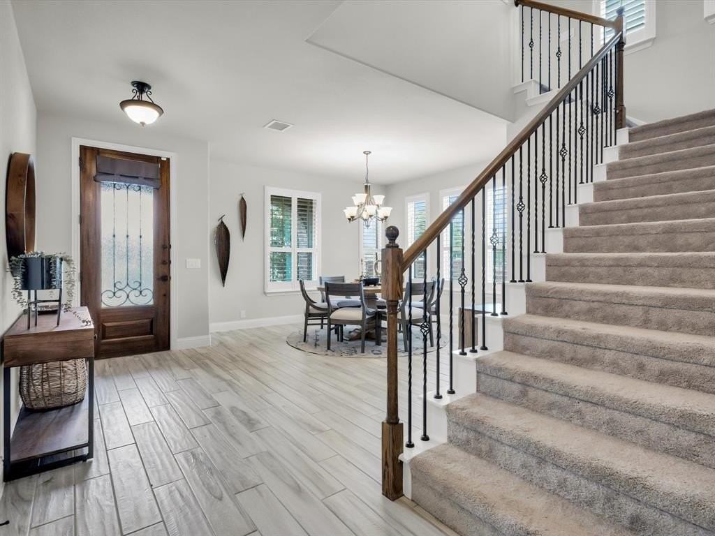 310 Hawthorn Drive - Photo 3 of 23