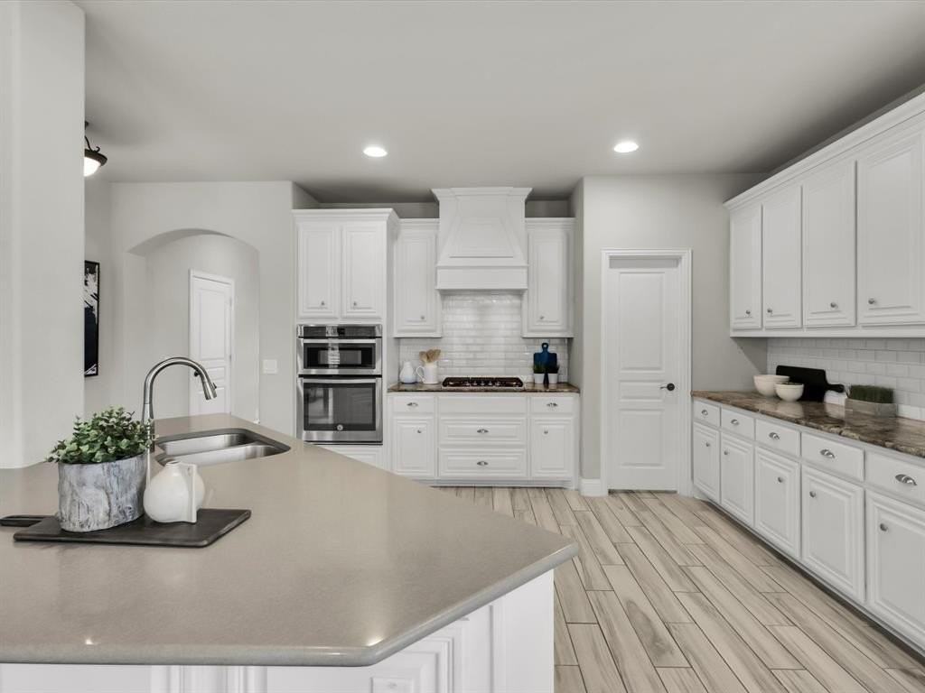 310 Hawthorn Drive - Photo 6 of 23