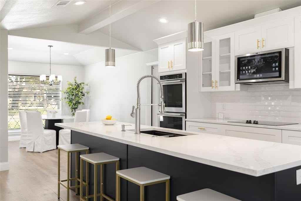 6350 Glennox Ln - Photo 2 of 18