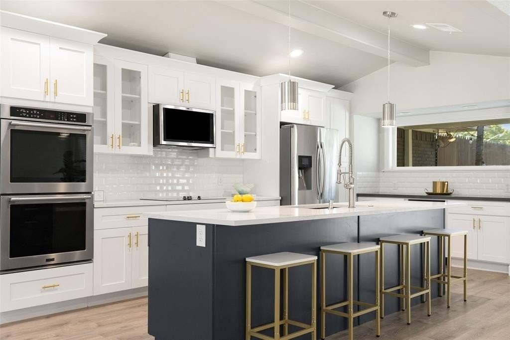 6350 Glennox Ln - Photo 4 of 18