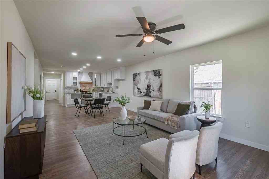 1101 Anthony St - Photo 4 of 26