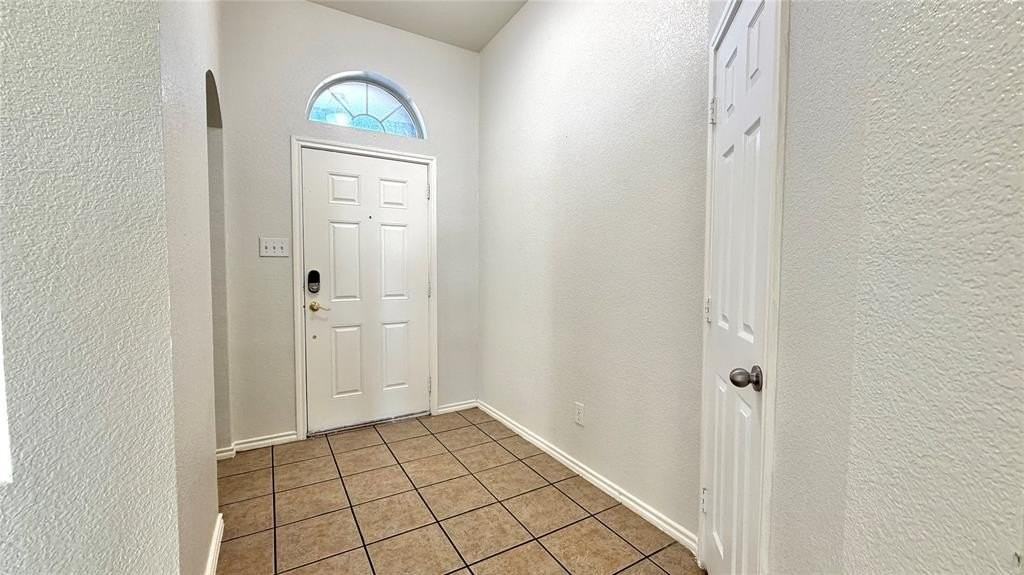 1648 Northview Dr - Photo 2 of 19