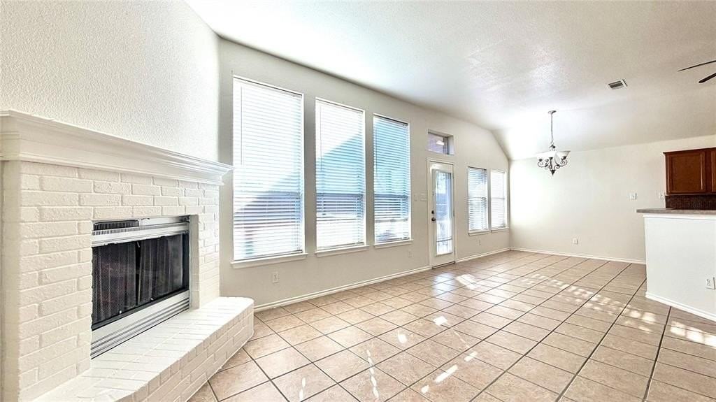 1648 Northview Dr - Photo 4 of 19