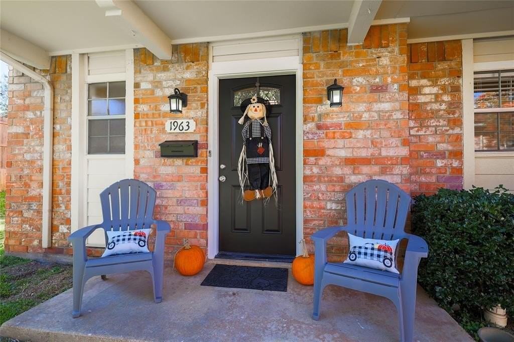 1963 Shorewood Drive