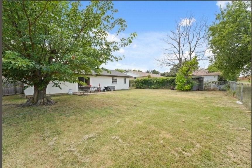 605 Neptune Dr - Photo 4 of 8