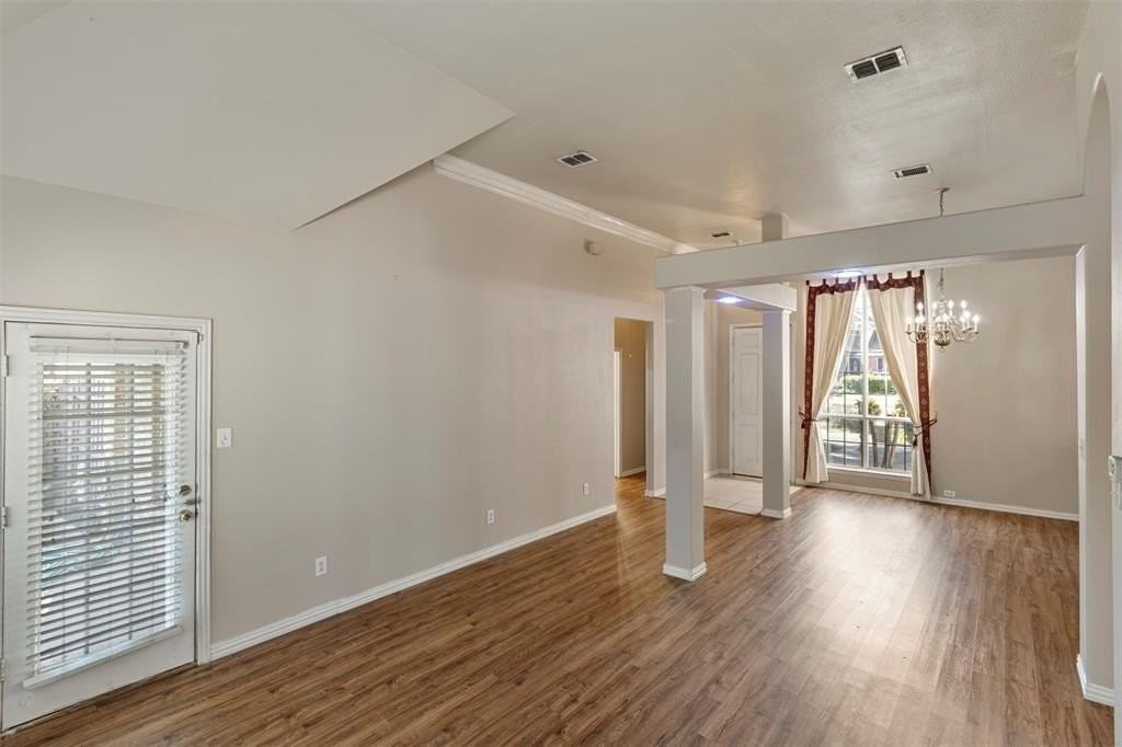 200 Hawthorne Dr - Photo 6 of 28