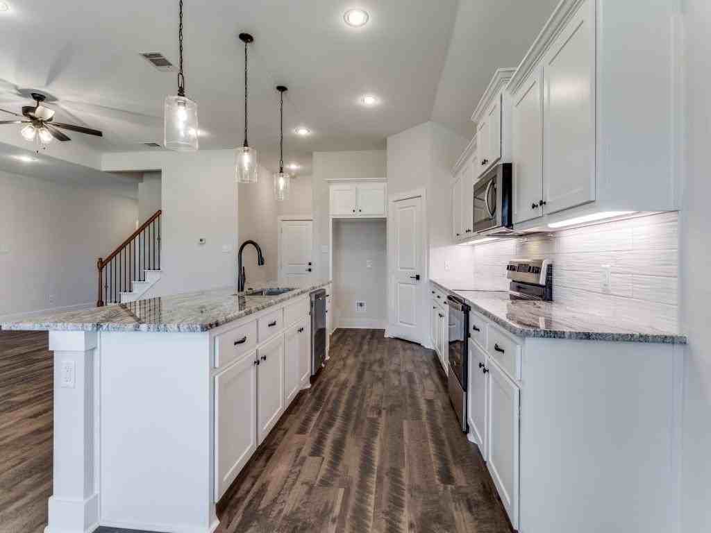 504 Ellis Place Dr - Photo 6 of 20