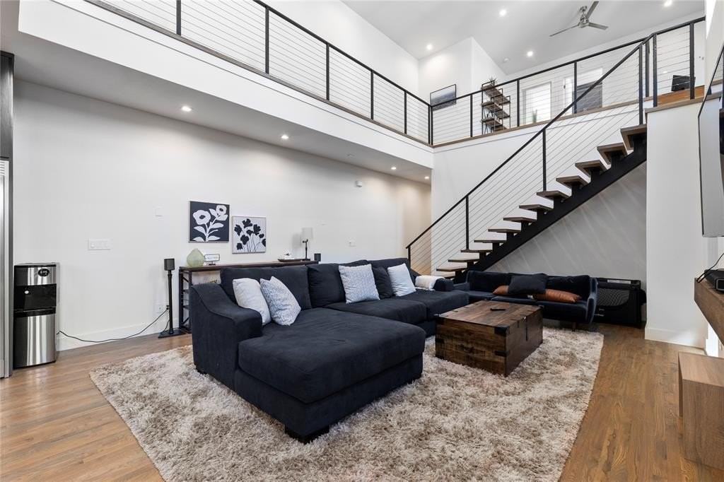 4639 Coles Manor Place - Photo 3 of 37