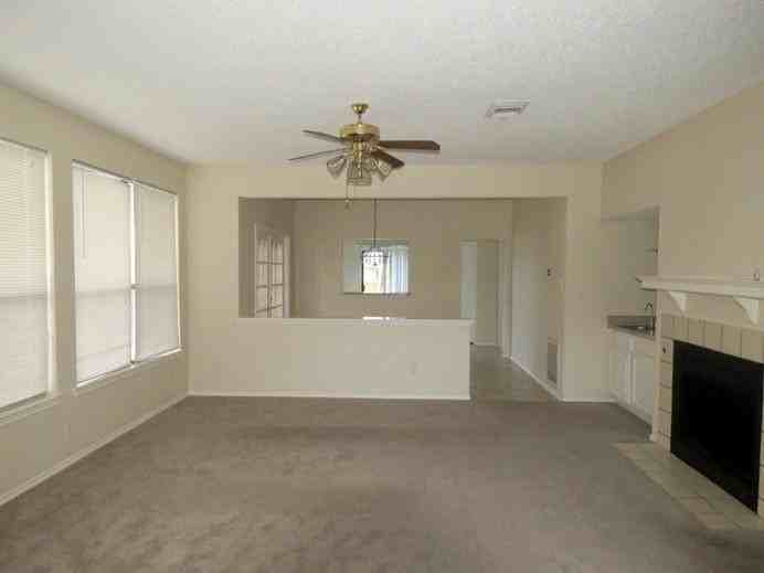 2240 Arbor Creek Dr - Photo 4 of 26