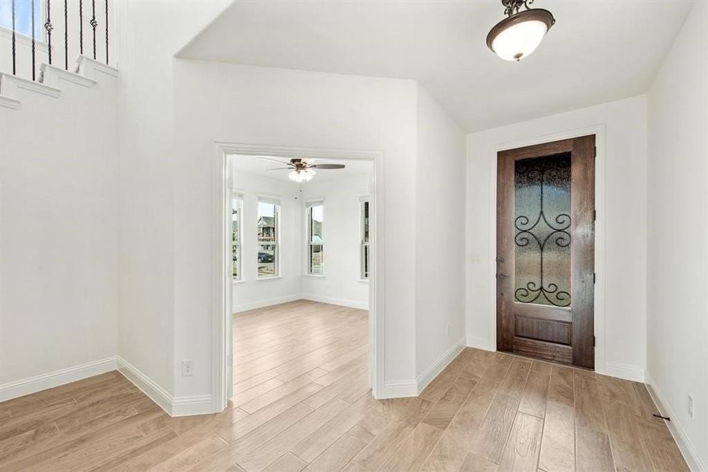 1220 Arrowwood Drive - Photo 7 of 38