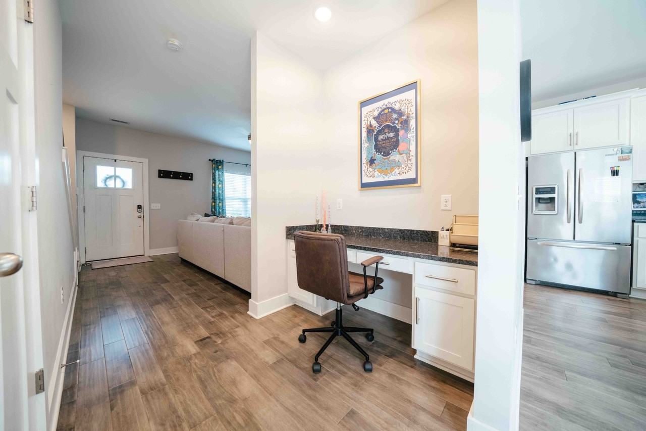 2163 Bayport Ave - Photo 3 of 11