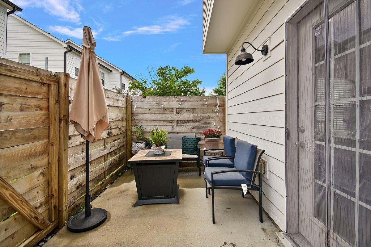 2163 Bayport Ave - Photo 7 of 11