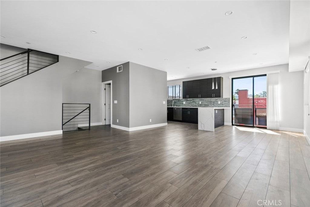 14436 Tiara Street - Photo 3 of 27