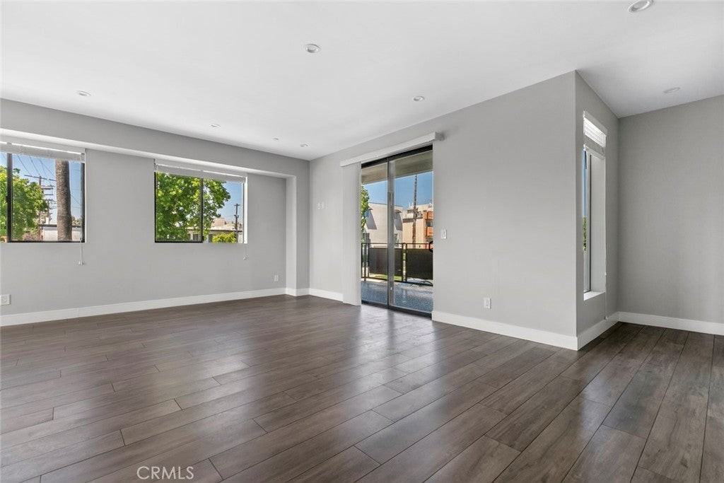 14436 Tiara Street - Photo 5 of 27