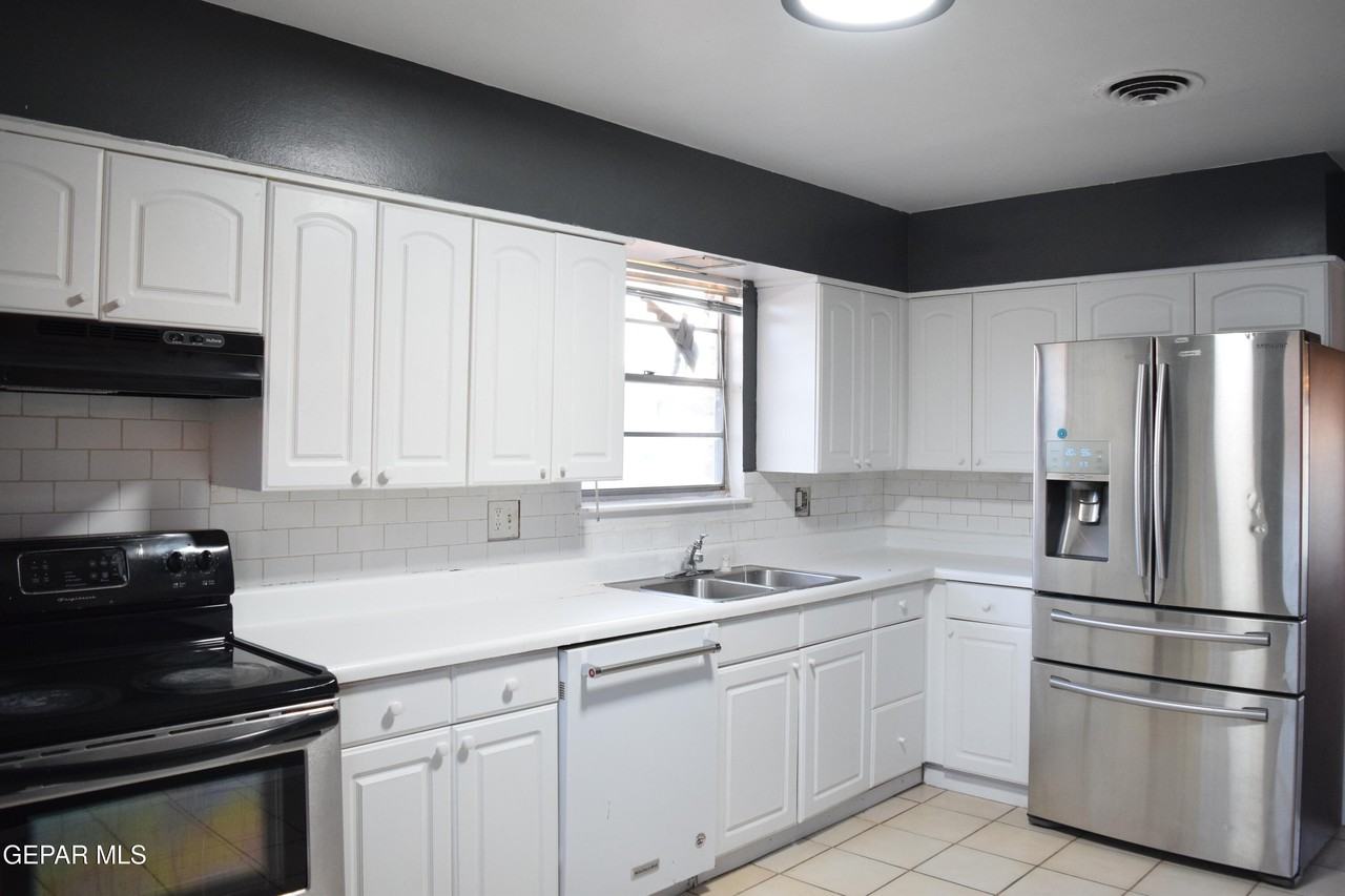 136 South El Paso Street - Photo 2 of 29