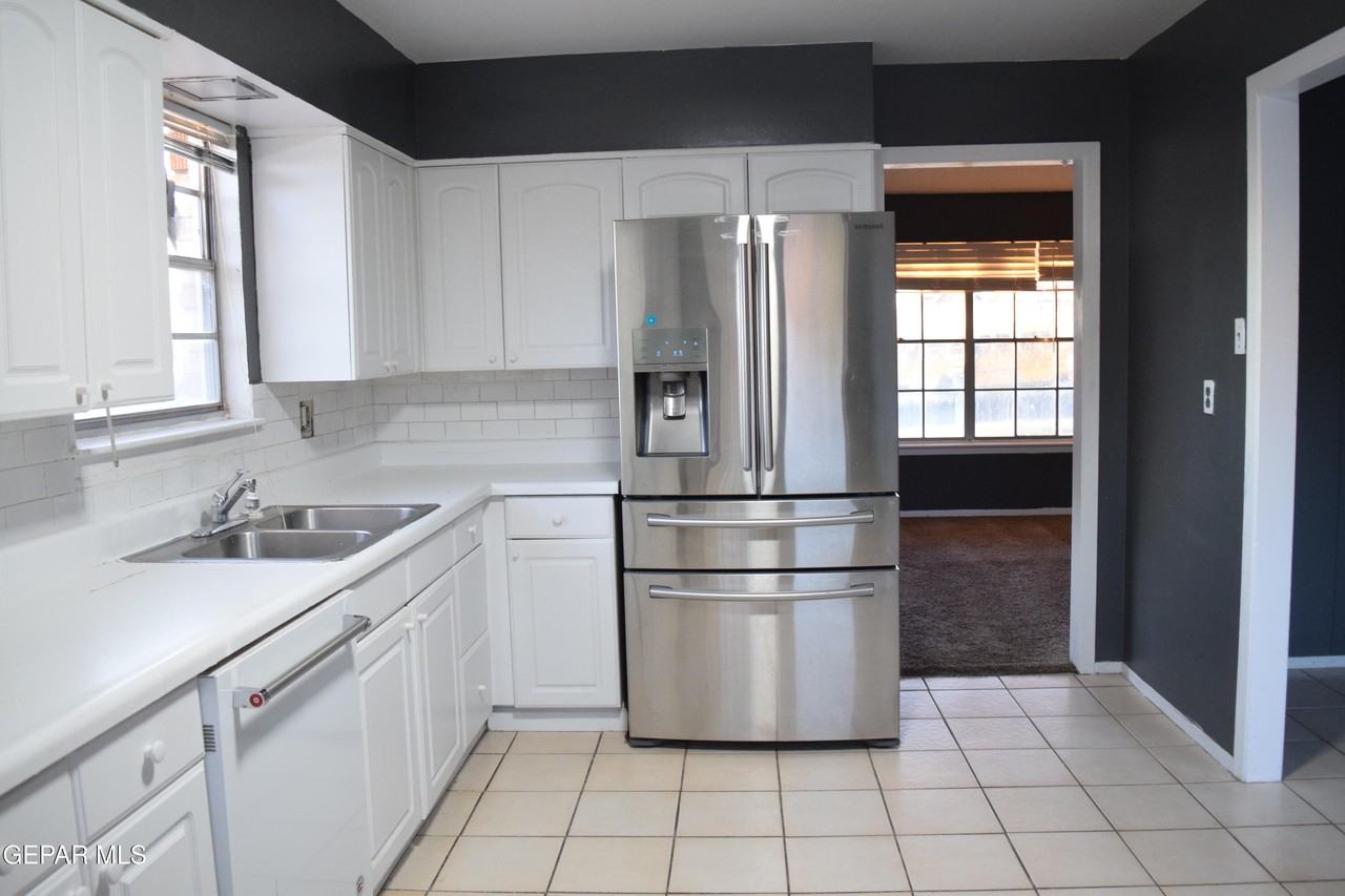 136 South El Paso Street - Photo 4 of 29