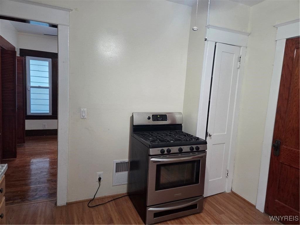 172 Rodney Ave - Photo 4 of 10