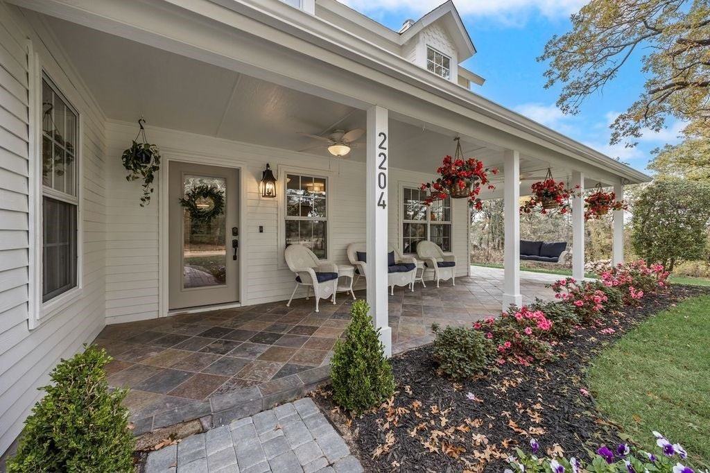 2204 N Pearson Ln - Photo 3 of 28