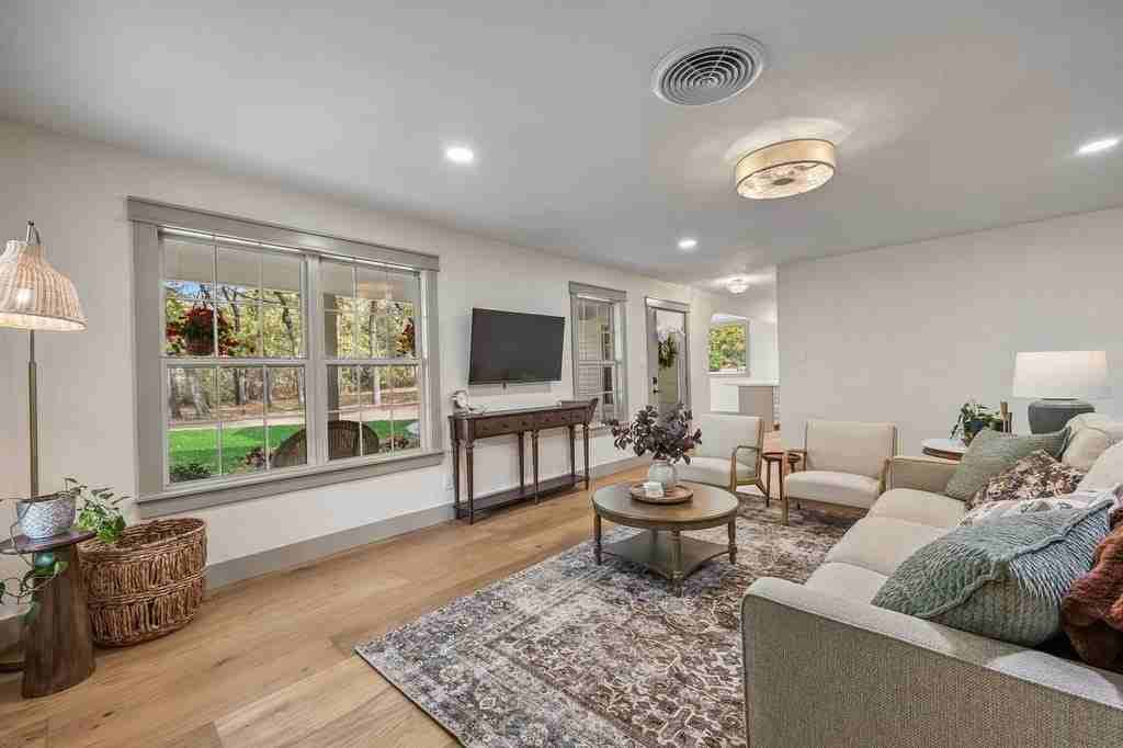 2204 N Pearson Ln - Photo 6 of 28