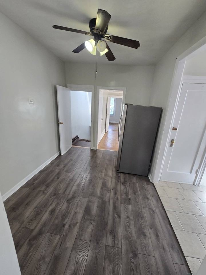 3116 81st St - Photo 3 of 6