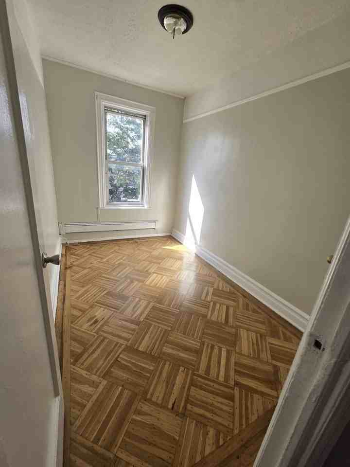 3116 81st St - Photo 4 of 6