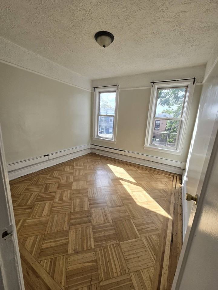 3116 81st St - Photo 6 of 6