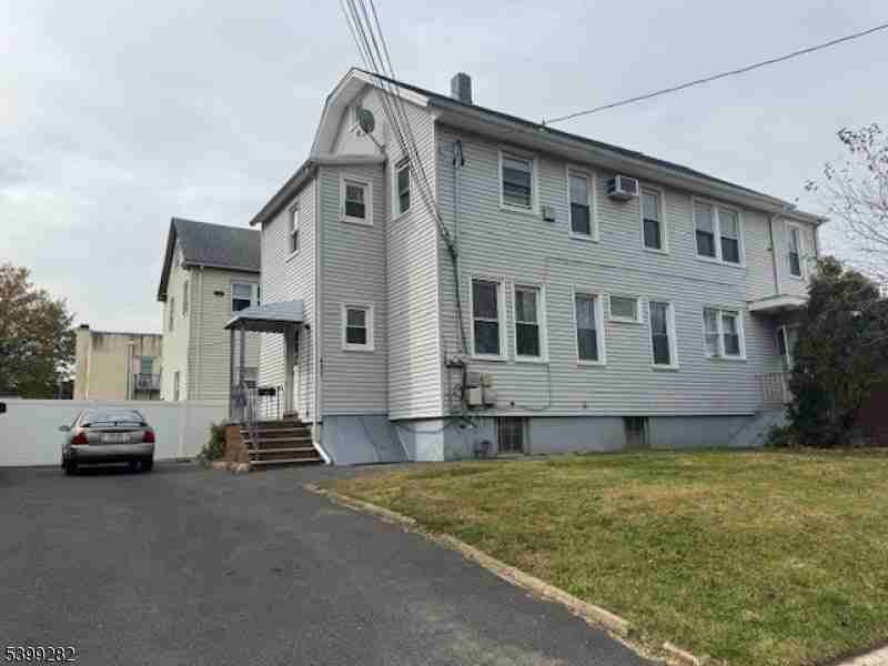 211 West Saint Georges Avenue