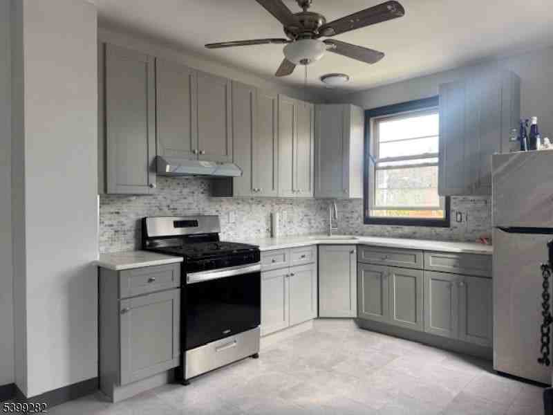 211 W Saint Georges Ave - Photo 3 of 13