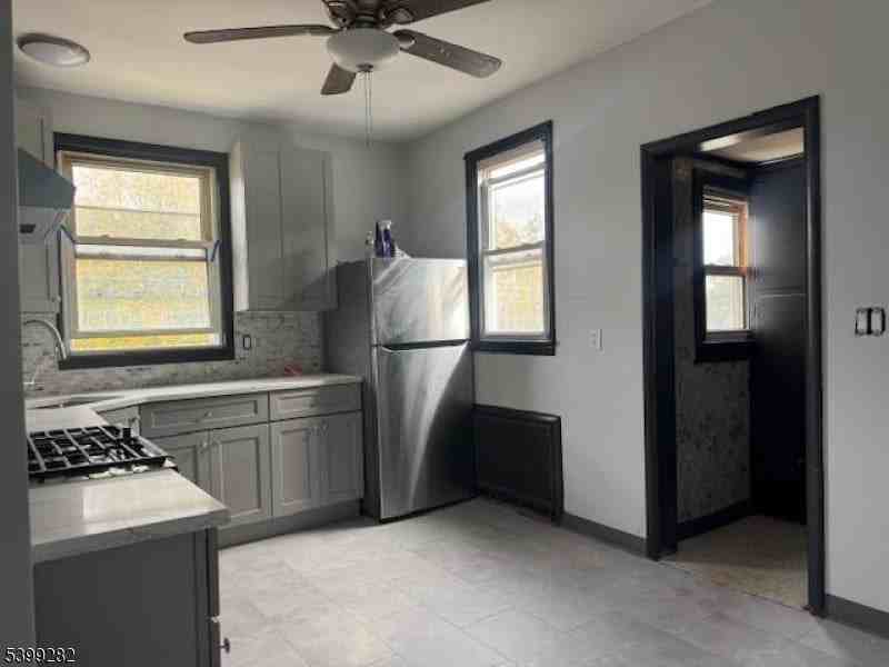 211 W Saint Georges Ave - Photo 4 of 13