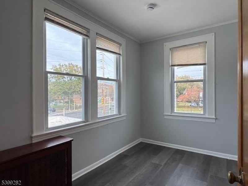 211 W Saint Georges Ave - Photo 6 of 13