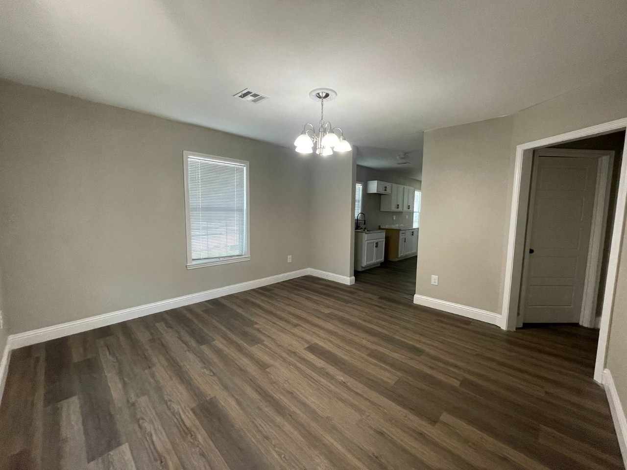 1407 Nw Columbia Ave - Photo 2 of 12