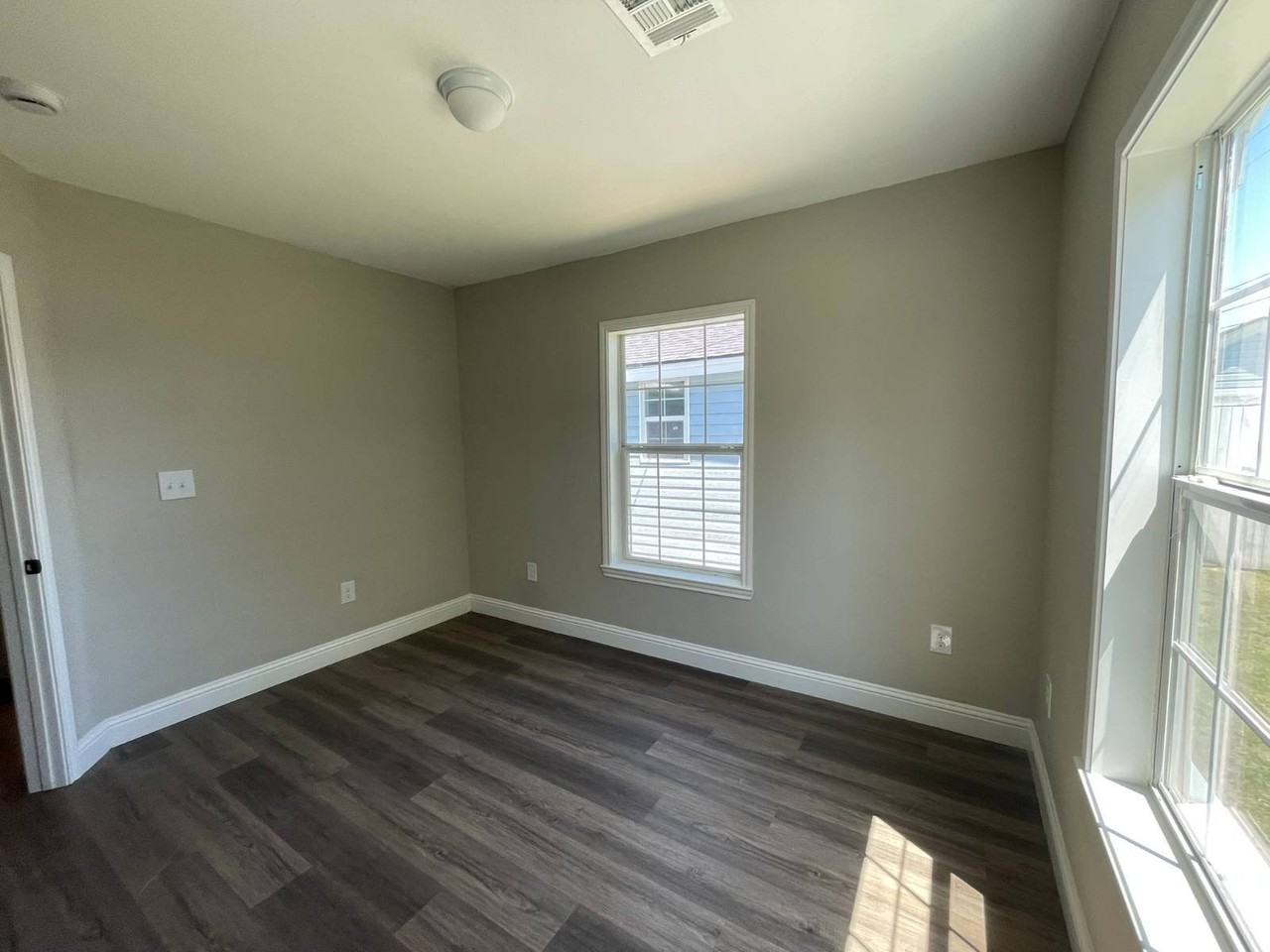 1407 Nw Columbia Ave - Photo 3 of 12