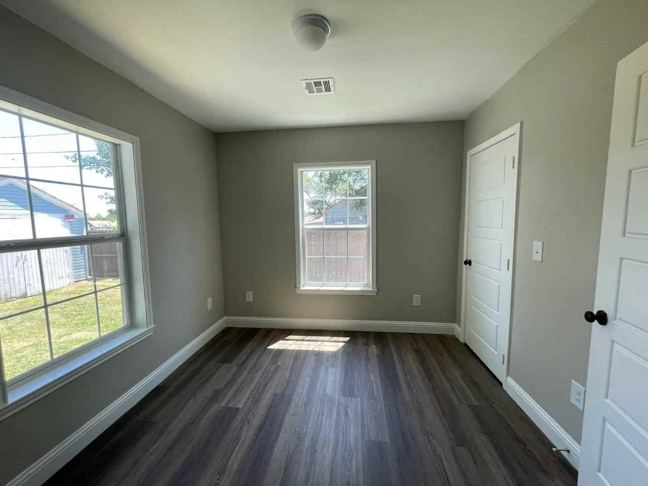 1407 Nw Columbia Ave - Photo 4 of 12